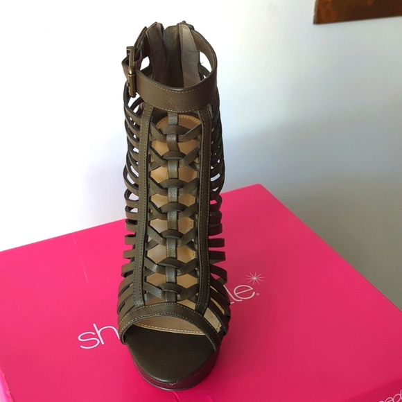 Shoedazzle Heels - Picture 2 of 3